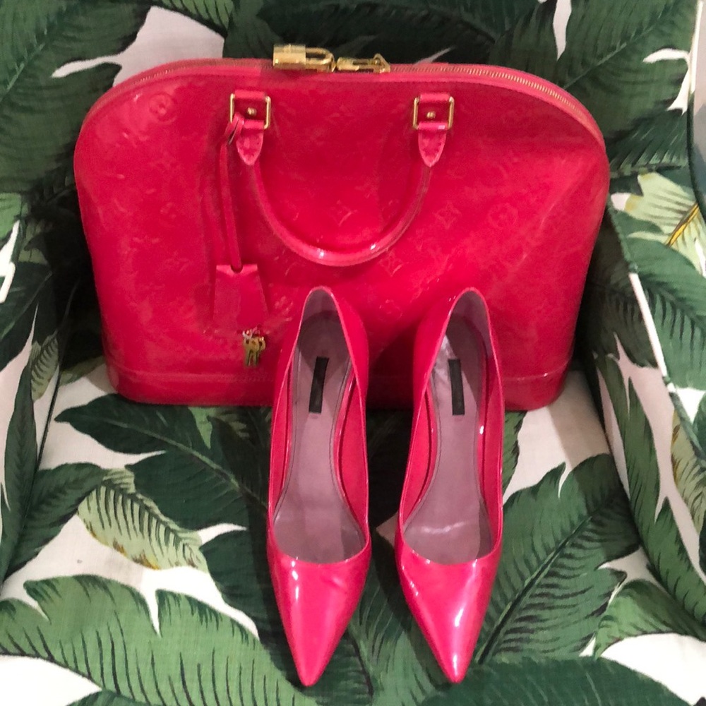 💯 Authentic Louis Vuitton Pink Alma Bag and Heels